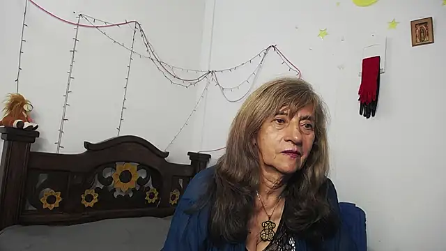 Snapshot of DominaLeona chatting on 03/07/25, 09:59 DominaLeona online show from 03/07/25, 09:59