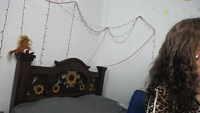 Snapshot of DominaLeona chatting on 03/09/25, 01:14 DominaLeona online show from 03/09/25, 01:14