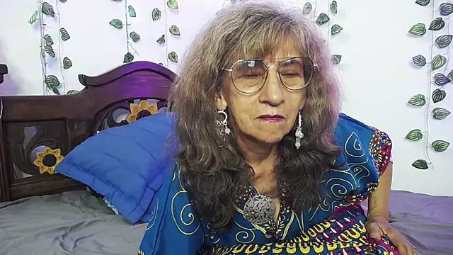 Snapshot of DominaLeona chatting on 03/19/25, 05:08 DominaLeona online show from 03/19/25, 05:08