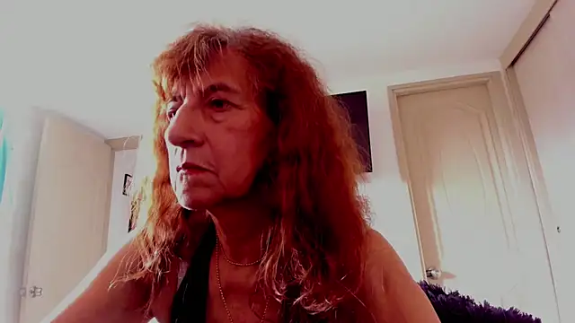 Snapshot of DominaLeona chatting on 09/24/25, 04:43 DominaLeona online show from 09/24/25, 04:43