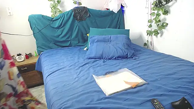 Snapshot of DominaLeona chatting on 10/28/25, 09:39 DominaLeona online show from 10/28/25, 09:39