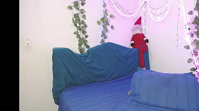 Snapshot of DominaLeona chatting on 11/15/25, 02:20 DominaLeona online show from 11/15/25, 02:20