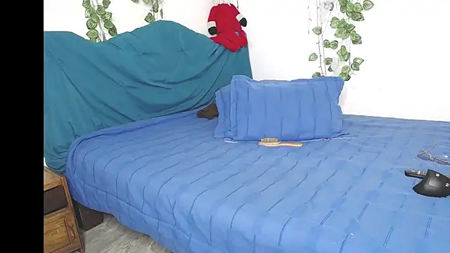 Snapshot of DominaLeona chatting on 11/15/25, 05:53 DominaLeona online show from 11/15/25, 05:53