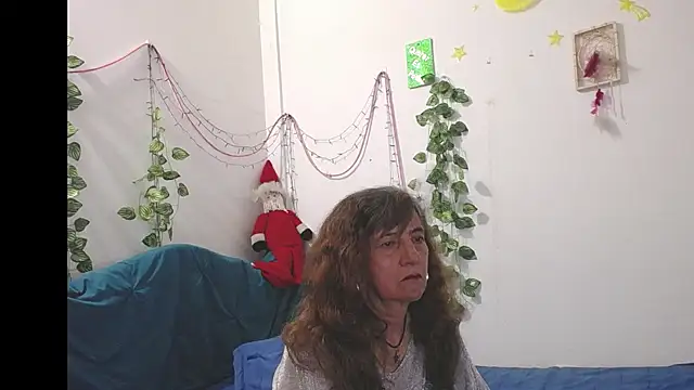 Snapshot of DominaLeona chatting on 11/18/25, 09:19 DominaLeona online show from 11/18/25, 09:19