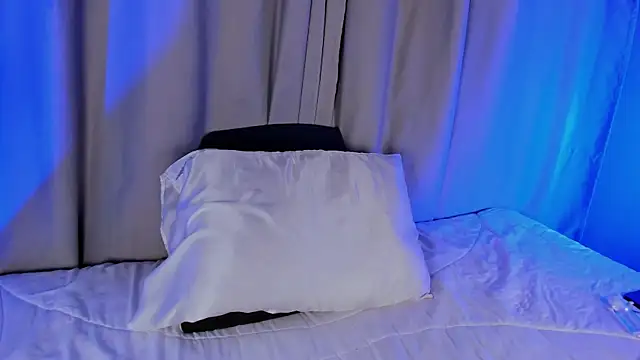 EviePhoenix online show from 04/23/26, 09:06