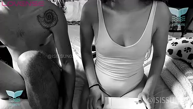 isissun03 online show from 11/04/25, 03:33