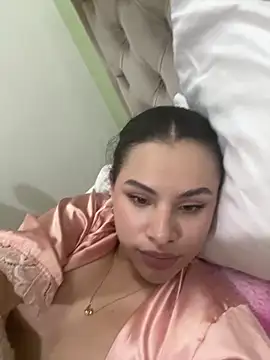 Snapshot of Luciluu20 chatting on 01/10/25, 03:39 Luciluu20 online show from 01/10/25, 03:39