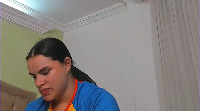 Snapshot of Luciluu20 chatting on 02/12/25, 01:19 Luciluu20 online show from 02/12/25, 01:19