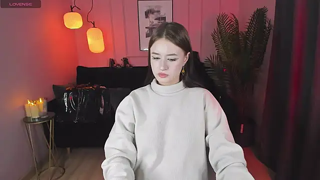 Snapshot of Lily_Moonlight chatting on 12/20/24, 02:05 Lily Moonlight online show from 12/20/24, 02:05