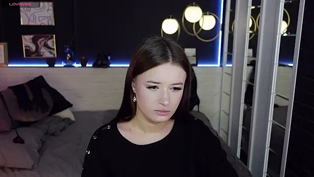 Snapshot of Lily_Moonlight chatting on 12/27/24, 02:22 Lily Moonlight online show from 12/27/24, 02:22