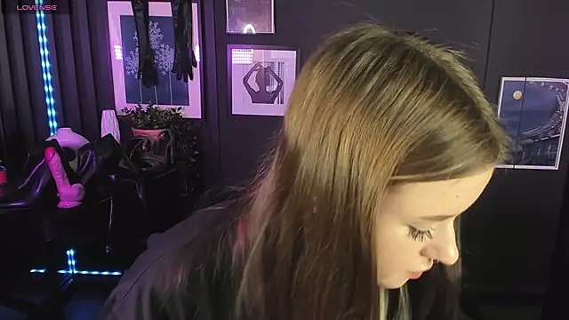 Snapshot of Lily_Moonlight chatting on 01/14/25, 11:42 Lily Moonlight online show from 01/14/25, 11:42