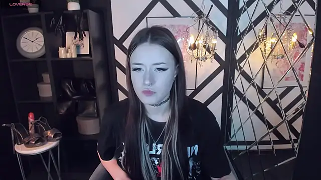 Snapshot of Lily_Moonlight chatting on 02/12/25, 01:37 Lily Moonlight online show from 02/12/25, 01:37