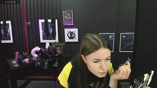 Snapshot of Lily_Moonlight chatting on 02/16/25, 07:26 Lily Moonlight online show from 02/16/25, 07:26