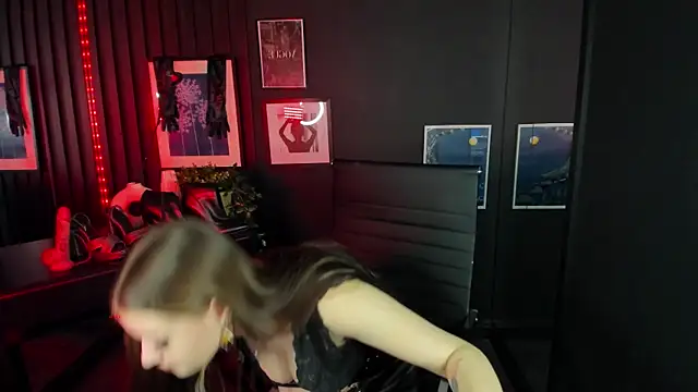 Snapshot of Lily_Moonlight chatting on 03/22/25, 12:57 Lily Moonlight online show from 03/22/25, 12:57