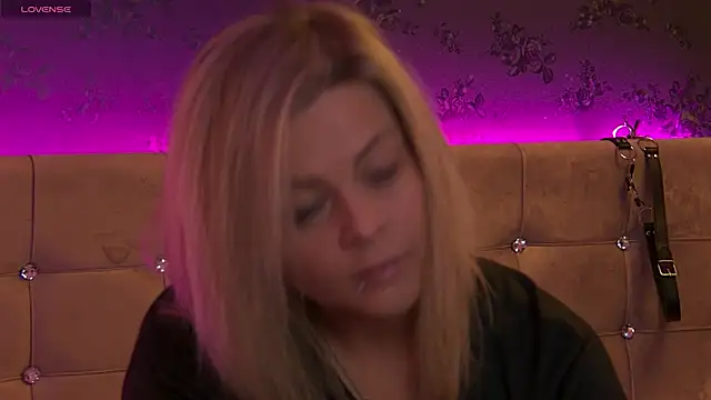 ZoeMesmerize online show from 11/06/25, 11:00