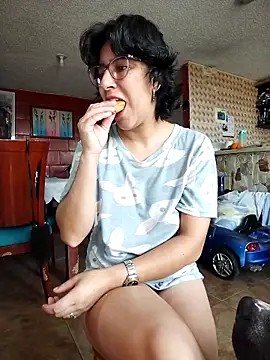 Snapshot of Im_Alma_ chatting on 01/23/25, 01:35 Im Alma online show from 01/23/25, 01:35