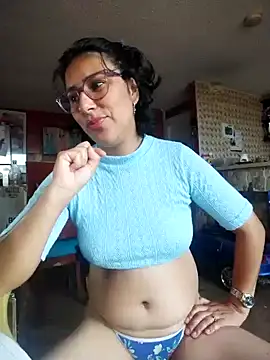 Snapshot of Im_Alma_ chatting on 02/19/25, 12:44 Im Alma online show from 02/19/25, 12:44