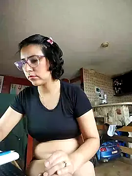 Snapshot of Im_Alma_ chatting on 03/06/25, 01:03 Im Alma online show from 03/06/25, 01:03