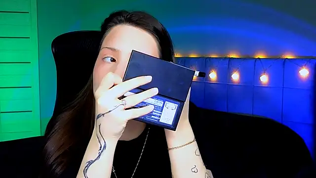 Stacy Gonzales  online show from 12/05/24, 06:21