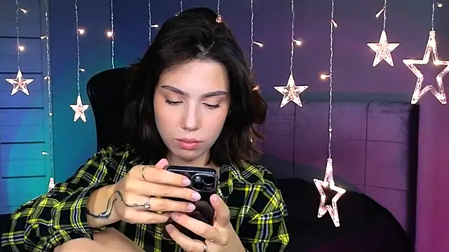 Stacy Gonzales  online show from 10/18/25, 09:43