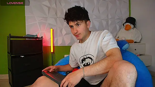 santyago taylor online show from 10/06/25, 07:22