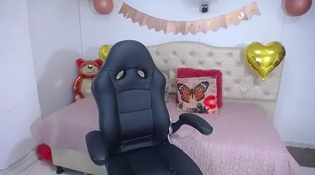 cristal horny19 online show from 03/08/25, 03:06