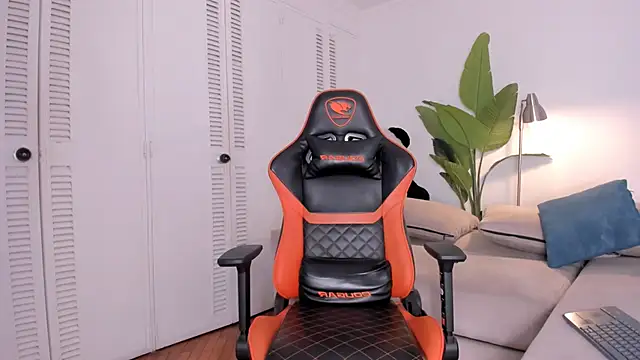 kitty miaa online show from 03/12/26, 04:40