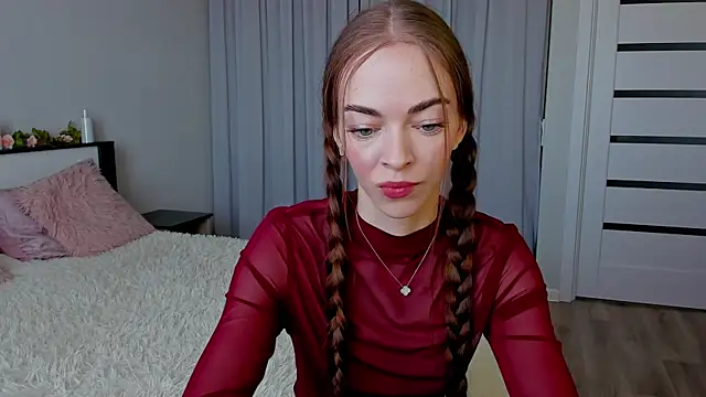 Undertheskin online show from 04/06/26, 10:49