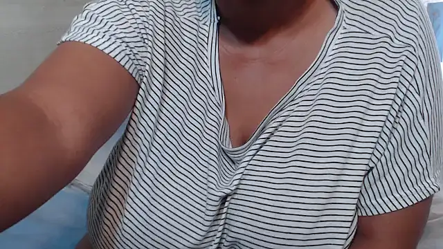 FlavoredNia online show from 03/16/25, 12:33