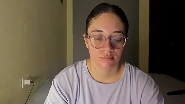Snapshot of atenas_05_ chatting on 06/29/26, 10:15 atenas 05 online show from 06/29/26, 10:15