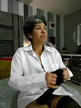 Julianewell online show from 11/24/25, 12:38