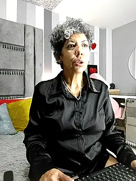 Julianewell online show from 11/29/25, 12:19