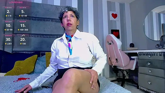 Julianewell online show from 01/13/26, 12:21