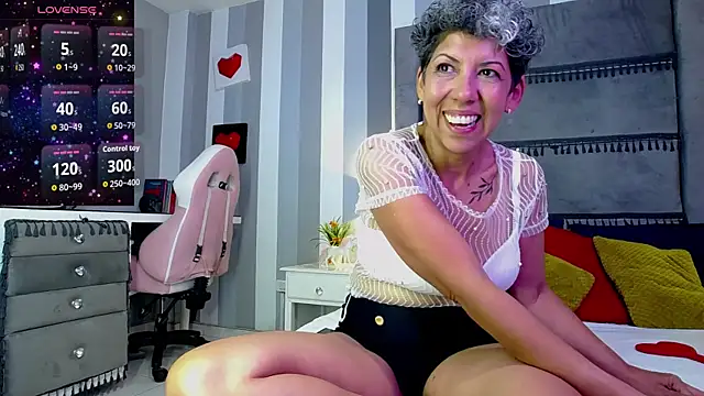 Snapshot of Julianewell chatting on 07/04/26, 12:22 Julianewell online show from 07/04/26, 12:22