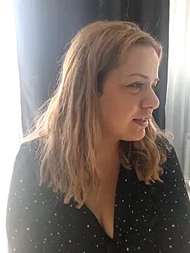 cansuozell online show from 12/20/25, 09:16