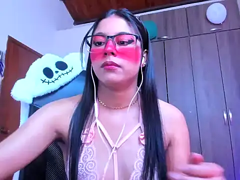  ALLYSON18  online show from 10/25/25, 11:29