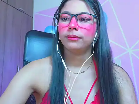 Snapshot of _ALLYSON18_ chatting on 04/29/26, 05:30 ALLYSON18 online show from 04/29/26, 05:30