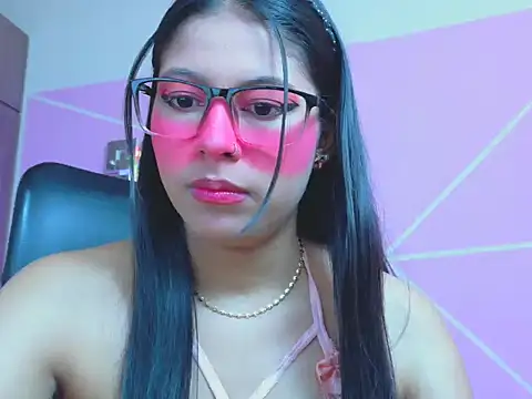 Snapshot of _ALLYSON18_ chatting on 05/04/26, 12:01 ALLYSON18 online show from 05/04/26, 12:01
