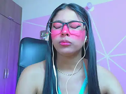 Snapshot of _ALLYSON18_ chatting on 05/11/26, 02:45 ALLYSON18 online show from 05/11/26, 02:45