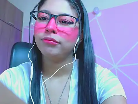 Snapshot of _ALLYSON18_ chatting on 05/12/26, 11:51 ALLYSON18 online show from 05/12/26, 11:51