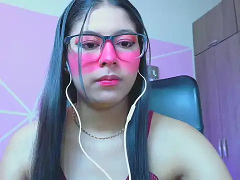 Snapshot of _ALLYSON18_ chatting on 05/21/26, 11:39 ALLYSON18 online show from 05/21/26, 11:39
