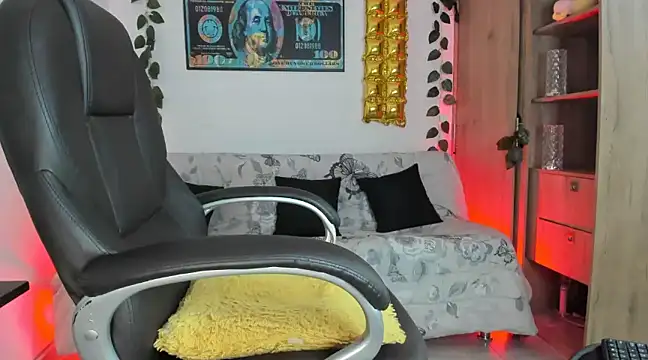 Snapshot of mikee_scooth chatting on 01/11/25, 02:15 mikee scooth online show from 01/11/25, 02:15