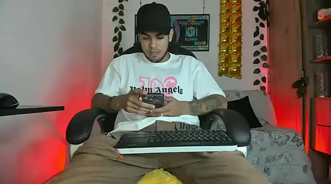 Snapshot of mikee_scooth chatting on 01/12/25, 07:10 mikee scooth online show from 01/12/25, 07:10