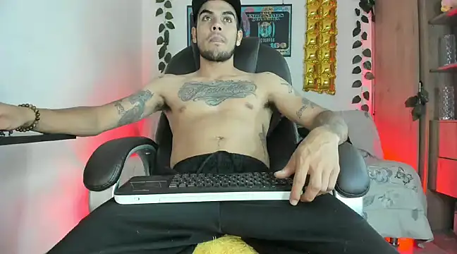 Snapshot of mikee_scooth chatting on 01/14/25, 03:32 mikee scooth online show from 01/14/25, 03:32