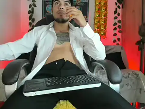 Snapshot of mikee_scooth chatting on 01/21/25, 03:15 mikee scooth online show from 01/21/25, 03:15