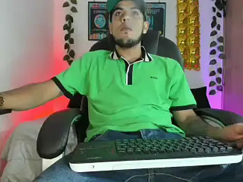 Snapshot of mikee_scooth chatting on 02/07/25, 03:12 mikee scooth online show from 02/07/25, 03:12