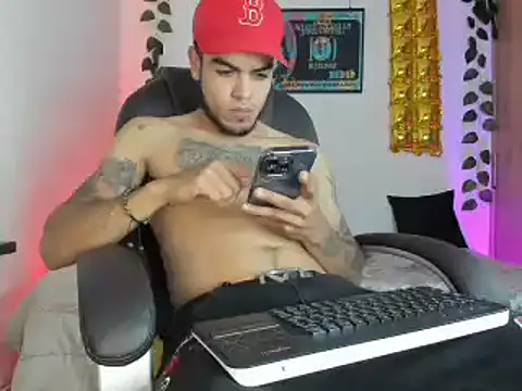 Snapshot of mikee_scooth chatting on 02/08/25, 02:58 mikee scooth online show from 02/08/25, 02:58