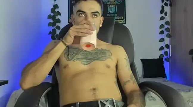 Snapshot of mikee_scooth chatting on 02/20/25, 04:07 mikee scooth online show from 02/20/25, 04:07