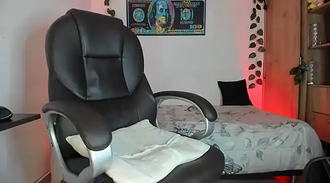 Snapshot of mikee_scooth chatting on 02/25/25, 09:53 mikee scooth online show from 02/25/25, 09:53