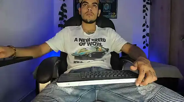 Snapshot of mikee_scooth chatting on 03/15/25, 12:25 mikee scooth online show from 03/15/25, 12:25